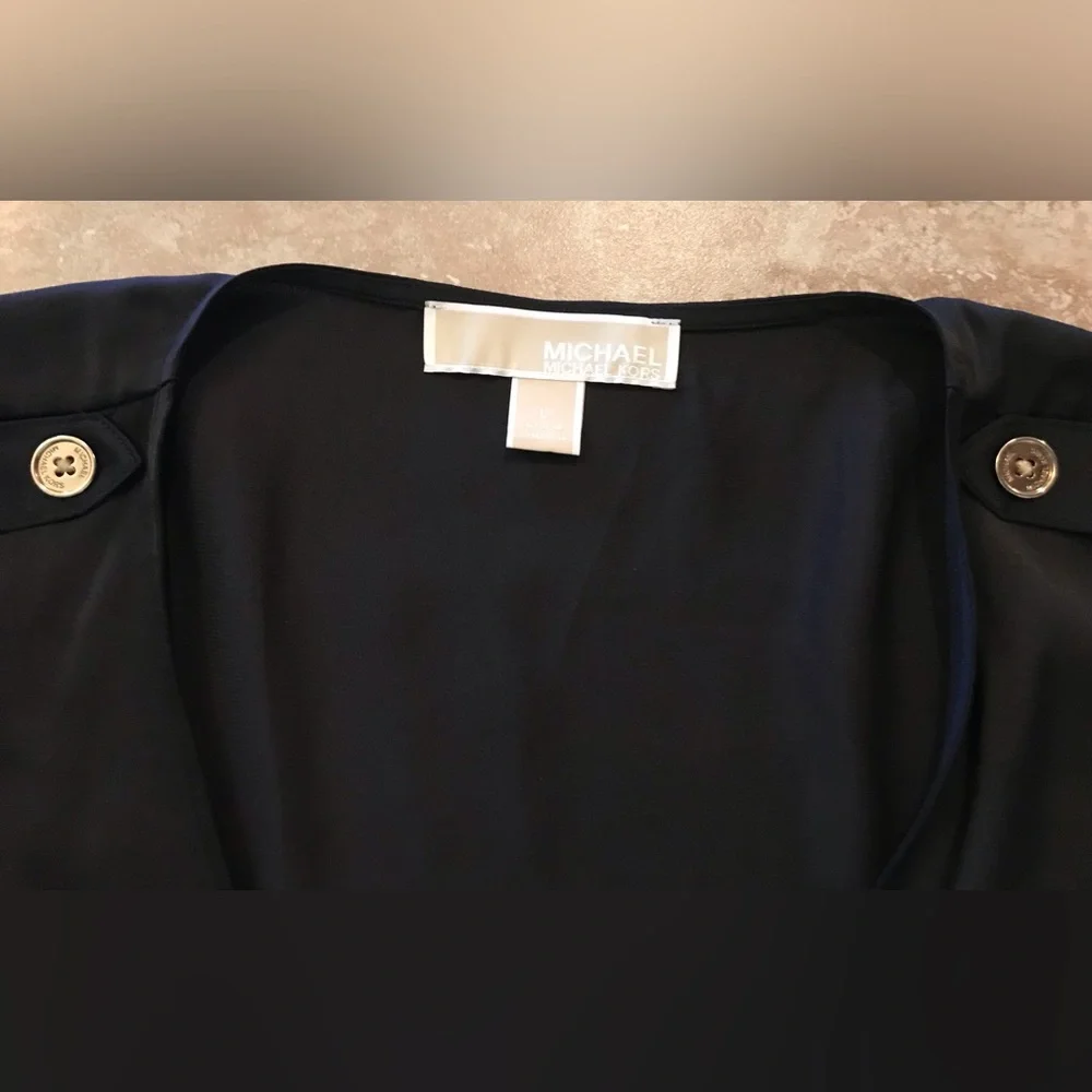 *Michael Kors* Neutral Tops Bundle of 3: Blue (M) & X2 Black (L) - Picture 11 of 16
